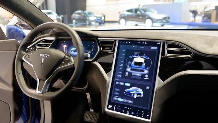 imagem do painel do carro Tesla